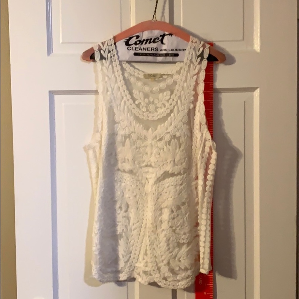 Lace scallop detail top, creme. NWOT